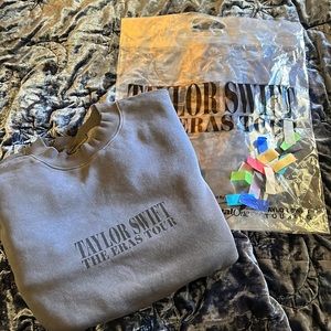 Taylor Swift Eras Tour Blue Crewneck XL New!